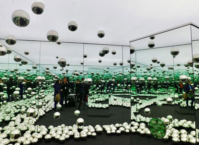 Infinity Mirrored Room-Let’s Survive Forever