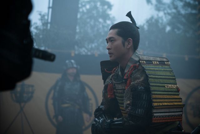 髭ルックの信長（小栗旬）が家康（松下洸平）に凄む…「豊臣兄弟！」第15回場面写真（4枚目）