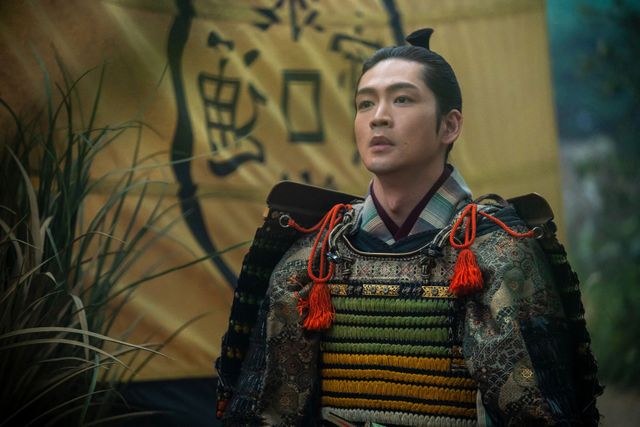 髭ルックの信長（小栗旬）が家康（松下洸平）に凄む…「豊臣兄弟！」第15回場面写真（5枚目）