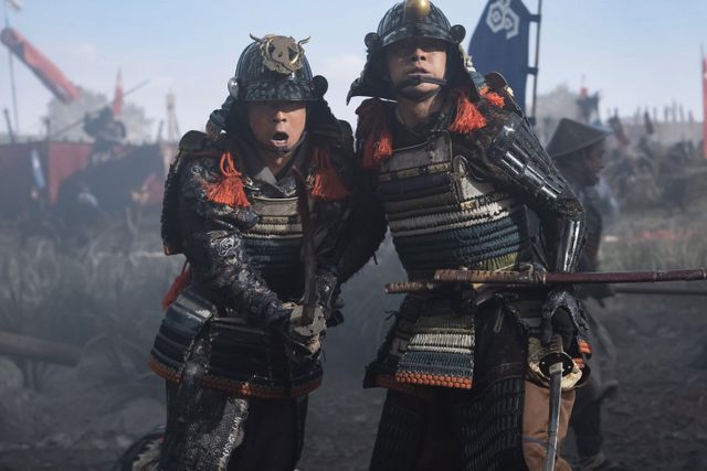 髭ルックの信長（小栗旬）が家康（松下洸平）に凄む…「豊臣兄弟！」第15回場面写真（6枚目）