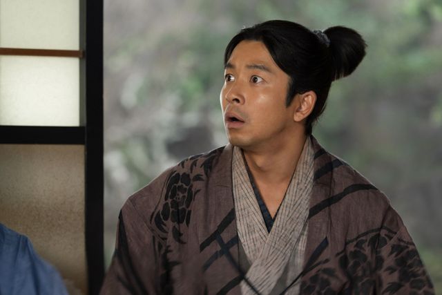 髭ルックの信長（小栗旬）が家康（松下洸平）に凄む…「豊臣兄弟！」第15回場面写真（10枚目）