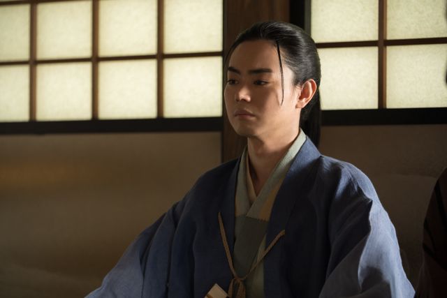 髭ルックの信長（小栗旬）が家康（松下洸平）に凄む…「豊臣兄弟！」第15回場面写真（12枚目）