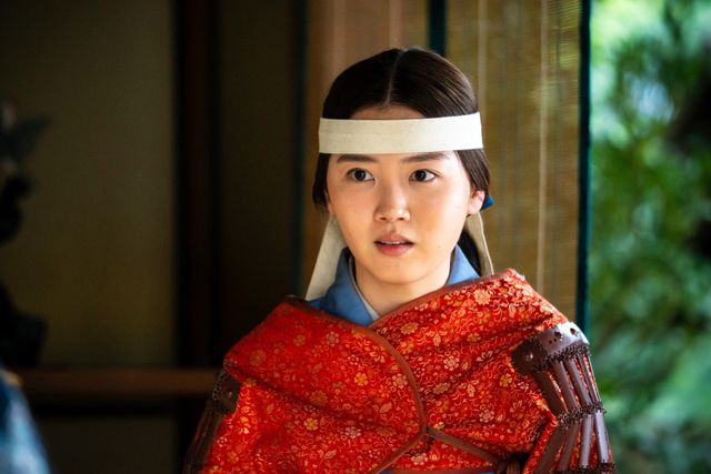 髭ルックの信長（小栗旬）が家康（松下洸平）に凄む…「豊臣兄弟！」第15回場面写真（18枚目）