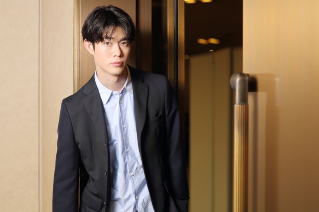 宮沢氷魚が魅せる…『騙し絵の牙』インタビューカット（9枚目）