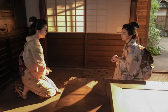 落としたしじみを拾うトキ＆タエ