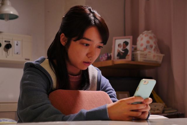 郷ひろみがヒーロー“レッドライガー”に！「世にも奇妙な物語 ‘19 雨の特別編」：フォトギャラリー