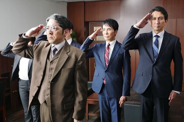 郷ひろみがヒーロー“レッドライガー”に！「世にも奇妙な物語 ‘19 雨の特別編」（2枚目）