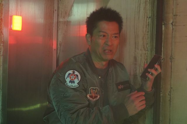 亀山薫、絶体絶命の窮地に…「相棒season23」第15話場面カット：フォトギャラリー