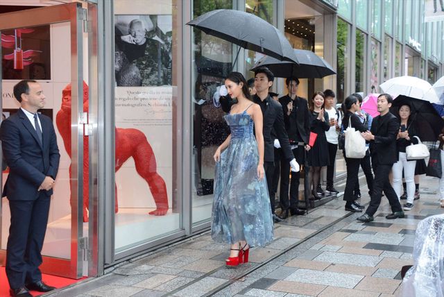 菜々緒、ラグジュアリーなドレス姿で登場！「GIORGIO ARMANI beauty POP-UP STORE “ARMANI BOX” オープニングセレモニー」ギャラリー（2枚目）