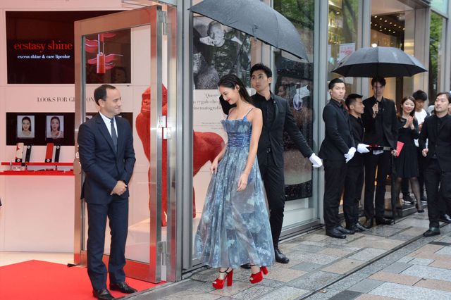 菜々緒、ラグジュアリーなドレス姿で登場！「GIORGIO ARMANI beauty POP-UP STORE “ARMANI BOX” オープニングセレモニー」ギャラリー（3枚目）