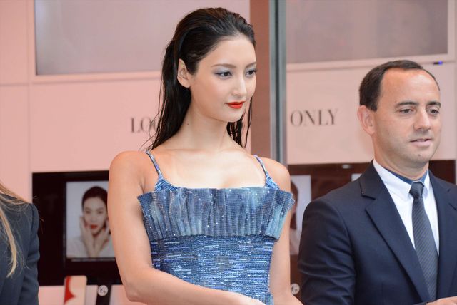 菜々緒、ラグジュアリーなドレス姿で登場！「GIORGIO ARMANI beauty POP-UP STORE “ARMANI BOX” オープニングセレモニー」ギャラリー（6枚目）