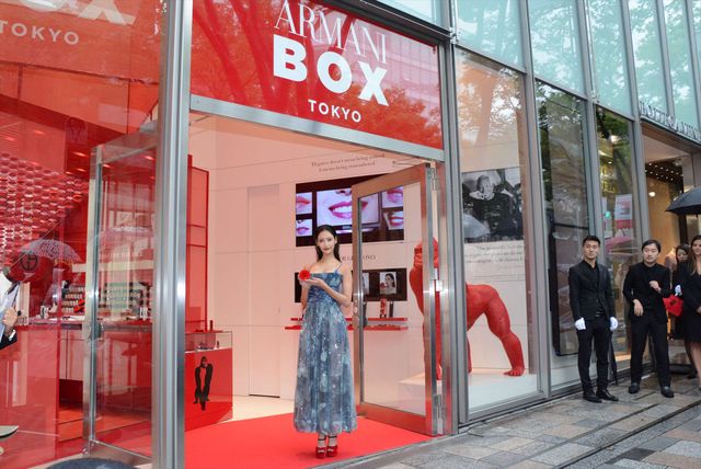 菜々緒、ラグジュアリーなドレス姿で登場！「GIORGIO ARMANI beauty POP-UP STORE “ARMANI BOX” オープニングセレモニー」ギャラリー（15枚目）