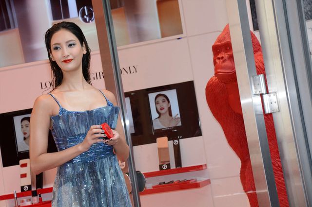 菜々緒、ラグジュアリーなドレス姿で登場！「GIORGIO ARMANI beauty POP-UP STORE “ARMANI BOX” オープニングセレモニー」ギャラリー（16枚目）