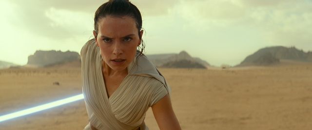 画像は『スター・ウォーズ/スカイウォーカーの夜明け』でのレイ