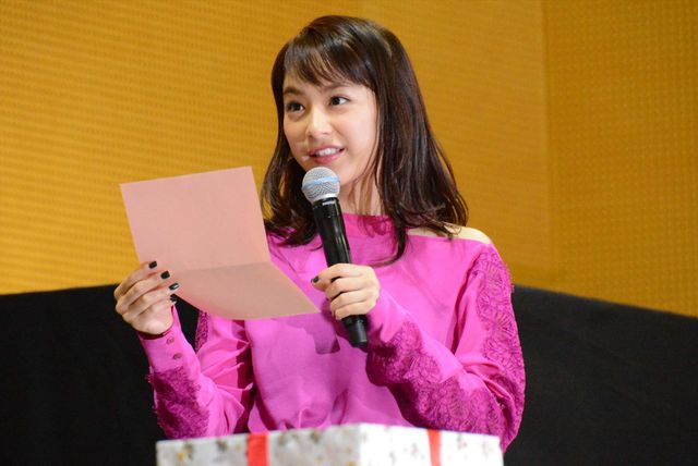 平祐奈、中島健人＆知念侑李と女子高にサプライズ登場！（11枚目）
