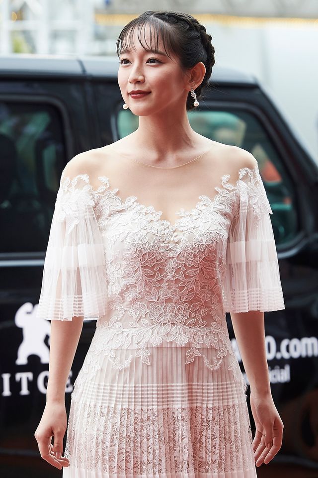 吉岡里帆、圧巻のスタイル（2枚目）