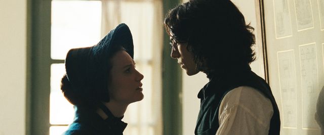 美青年エズラ・ミラー、禁断の恋に落ちる…映画『ボヴァリー夫人』フォトギャラリー：フォトギャラリー