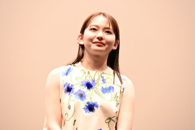山田杏奈、ノースリーブ衣装がキュート！映画『NEW GROUP』公開記念舞台あいさつ（10枚目）
