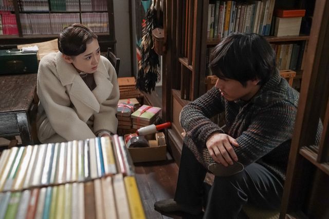 貴司はある葉書を眺めて…「舞いあがれ！」第121回の場面写真（2枚目）