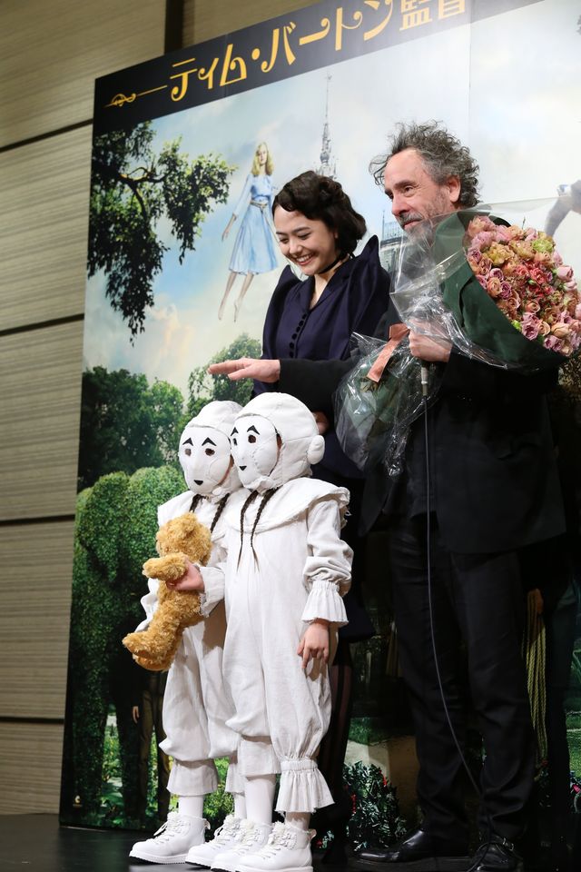 ティム・バートン監督、日本版“奇妙な双子”に歓喜！フォトギャラリー：フォトギャラリー