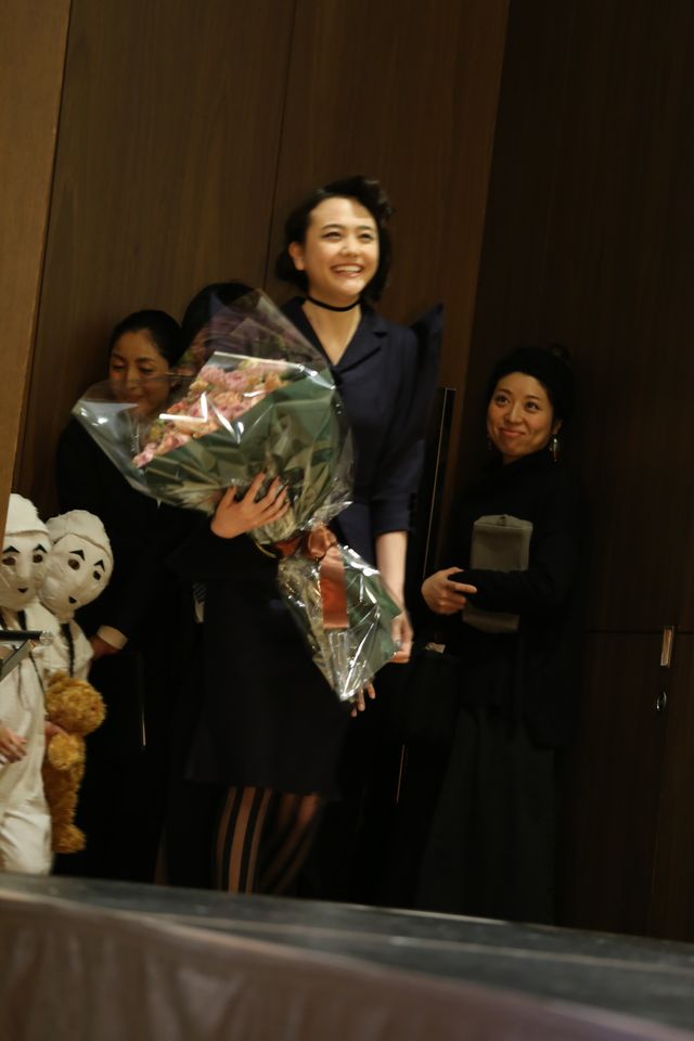 ティム・バートン監督、日本版“奇妙な双子”に歓喜！フォトギャラリー（6枚目）