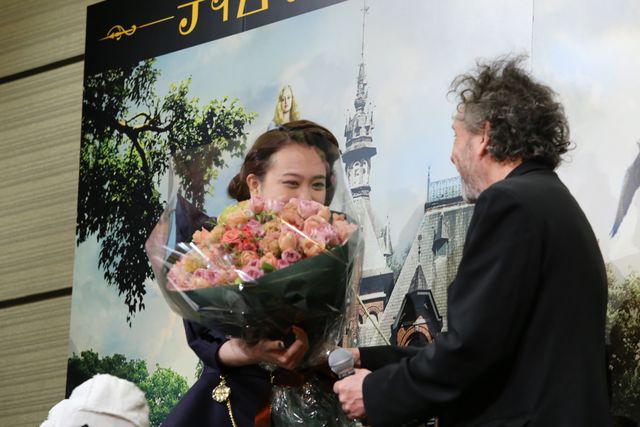 ティム・バートン監督、日本版“奇妙な双子”に歓喜！フォトギャラリー（8枚目）