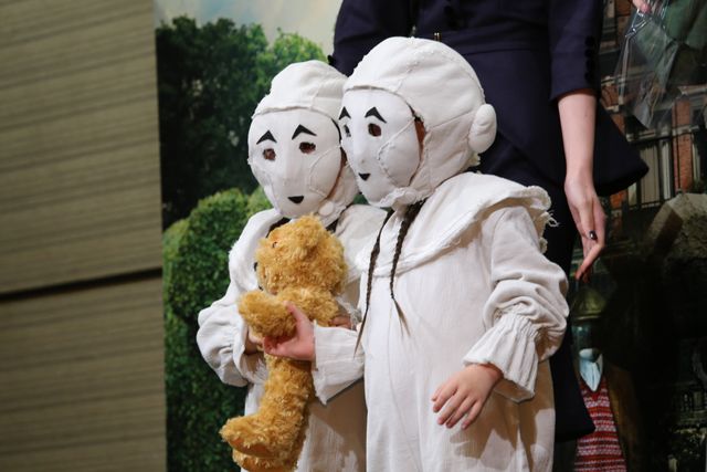 ティム・バートン監督、日本版“奇妙な双子”に歓喜！フォトギャラリー（10枚目）