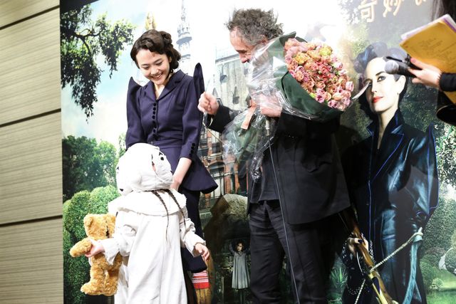 ティム・バートン監督、日本版“奇妙な双子”に歓喜！フォトギャラリー（11枚目）