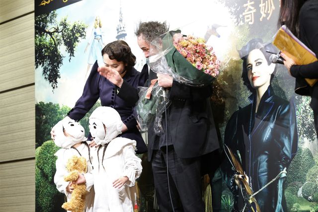 ティム・バートン監督、日本版“奇妙な双子”に歓喜！フォトギャラリー（12枚目）