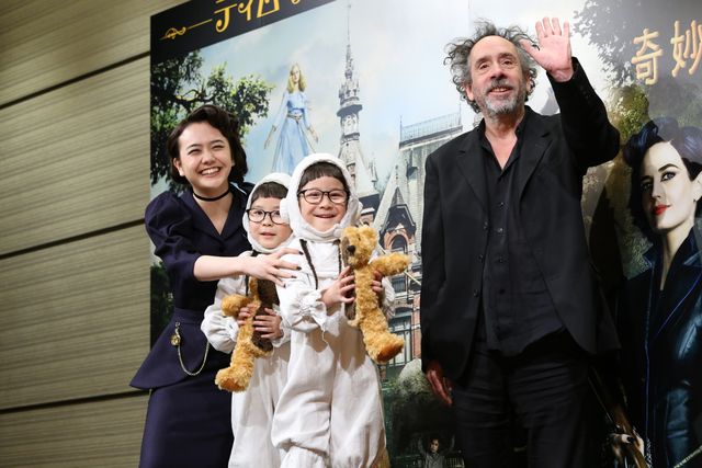 ティム・バートン監督、日本版“奇妙な双子”に歓喜！フォトギャラリー（17枚目）