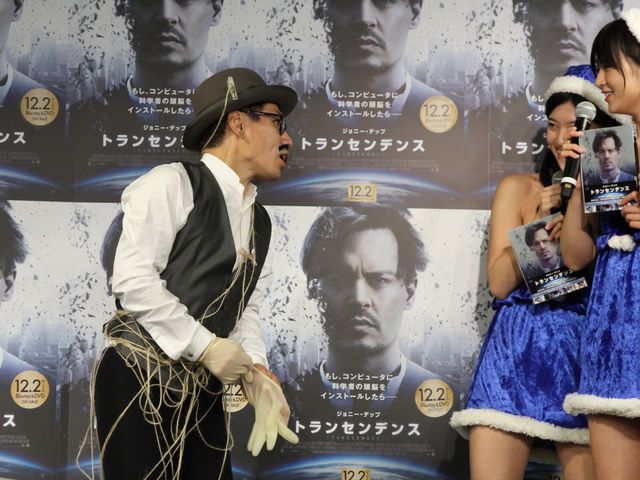 エスパー伊東とセクシーサンタ衣装のグラドルたち！フォトギャラリー（2枚目）