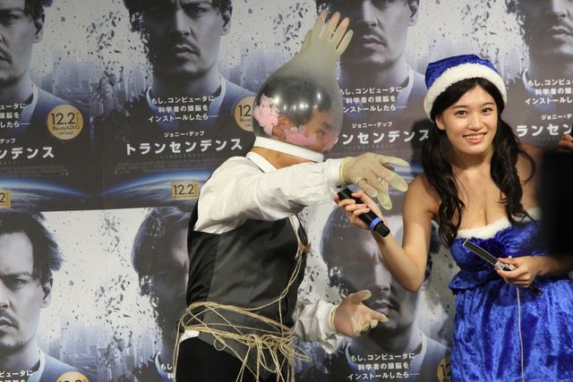 エスパー伊東とセクシーサンタ衣装のグラドルたち！フォトギャラリー（3枚目）