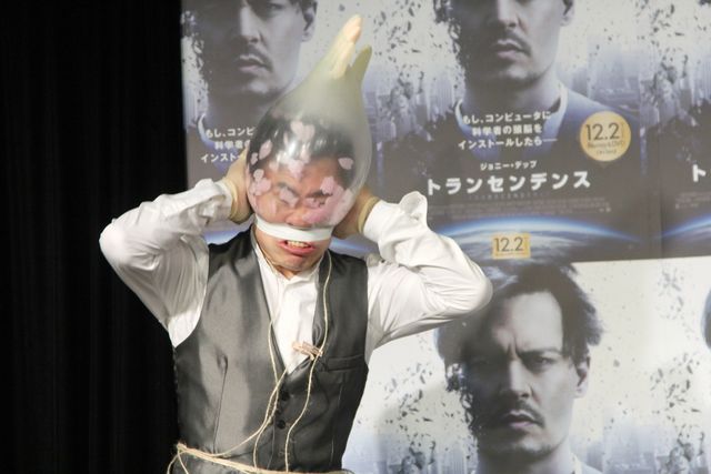 エスパー伊東とセクシーサンタ衣装のグラドルたち！フォトギャラリー（4枚目）