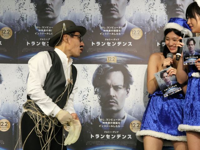 エスパー伊東とセクシーサンタ衣装のグラドルたち！フォトギャラリー（11枚目）