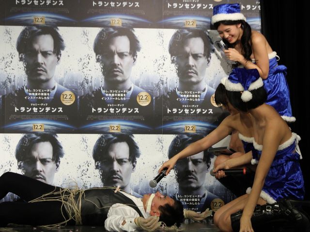 エスパー伊東とセクシーサンタ衣装のグラドルたち！フォトギャラリー（16枚目）