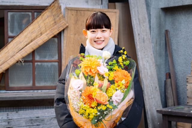 日曜劇場「海に眠るダイヤモンド」笑顔のクランクアップ！（6枚）（6枚目）