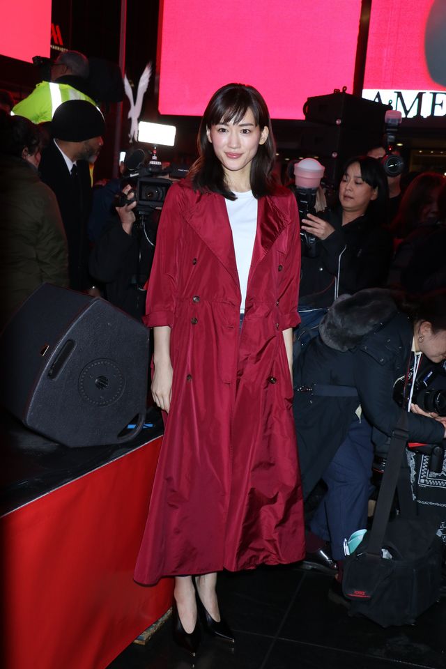 綾瀬はるか、五輪金メダリストとNYタイムズスクエアでツーショット！（9枚目）