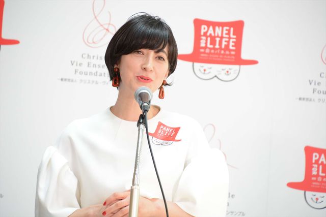 ローラ、笑顔！クールなジャケット姿でイベント登場！一般財団法人クリステル・ヴィ・アンサンブル「新プロジェクト“Panel for LIFE”発表会＆トークショー」（2枚目）