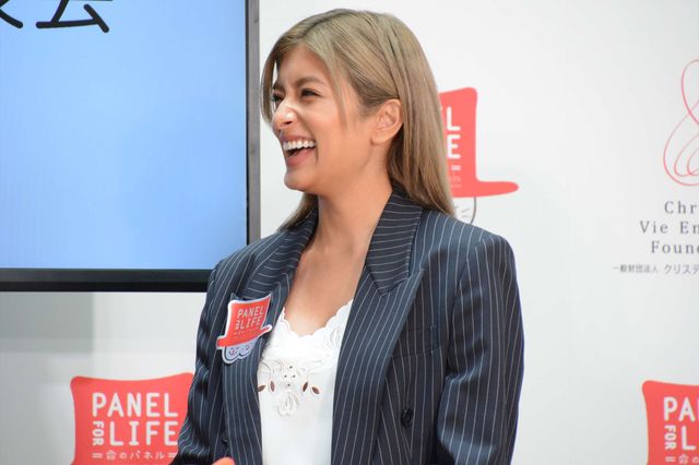 ローラ、笑顔！クールなジャケット姿でイベント登場！一般財団法人クリステル・ヴィ・アンサンブル「新プロジェクト“Panel for LIFE”発表会＆トークショー」（4枚目）