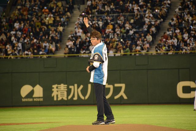 哀川翔、始球式でゾンビ相手に大乱闘！フォトギャラリー（3枚目）