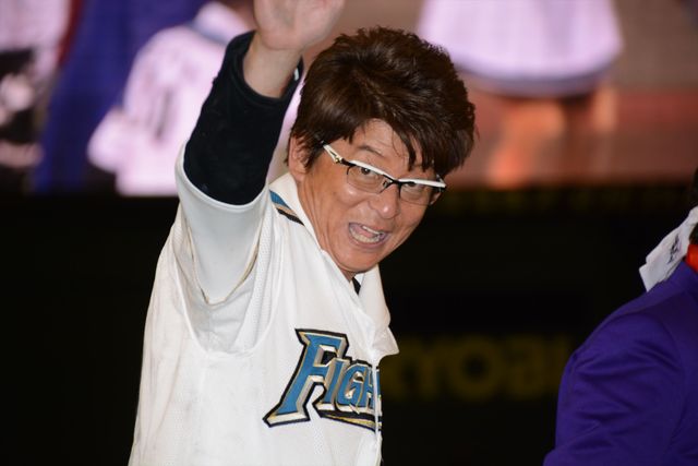 哀川翔、始球式でゾンビ相手に大乱闘！フォトギャラリー（17枚目）