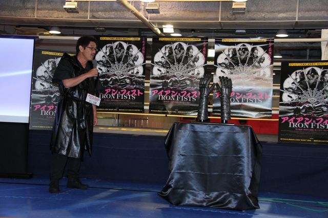 武井壮を左ストレートで一撃！イベントフォトギャラリー：フォトギャラリー