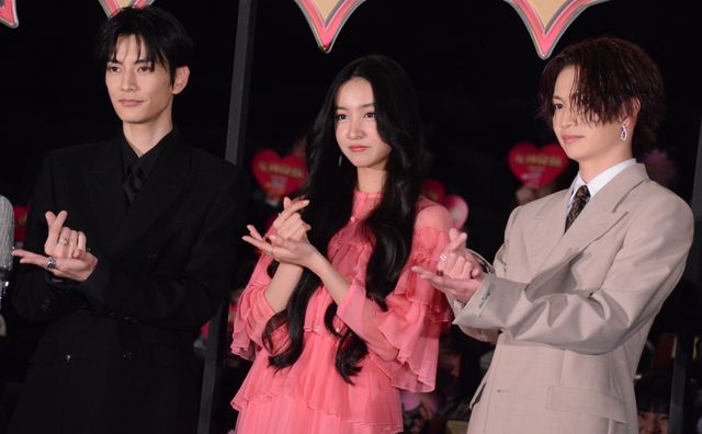 Koki,、華やかピンクドレスで登場！映画『女神降臨 Before 高校デビュー編』初日舞台あいさつ：フォトギャラリー