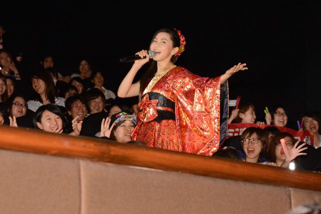 倉木麻衣、応援上映でサプライズ登場！『名探偵コナン　から紅の恋歌（ラブレター）』大ヒット記念パーティー：フォトギャラリー