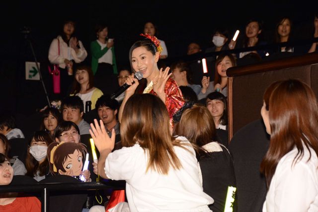 倉木麻衣、応援上映でサプライズ登場！『名探偵コナン　から紅の恋歌（ラブレター）』大ヒット記念パーティー（6枚目）