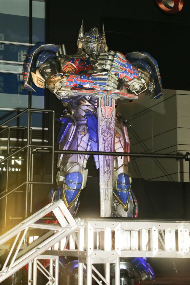 6メートル超巨大オプティマス・プライムが歌舞伎町に降臨！『トランスフォーマー／最後の騎士王』ジャパンプレミア！：フォトギャラリー