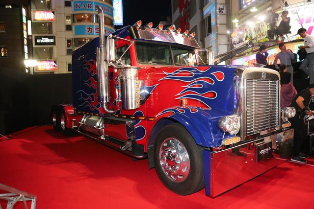 6メートル超巨大オプティマス・プライムが歌舞伎町に降臨！『トランスフォーマー／最後の騎士王』ジャパンプレミア！（13枚目）