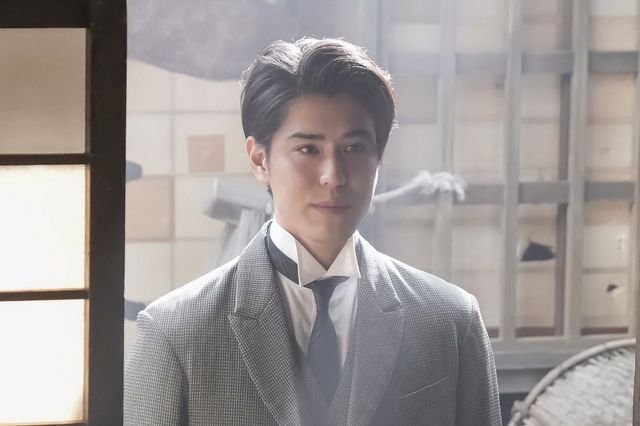 錦織（吉沢亮）はお茶会で…朝ドラ「ばけばけ」第63回の場面写真（4枚目）