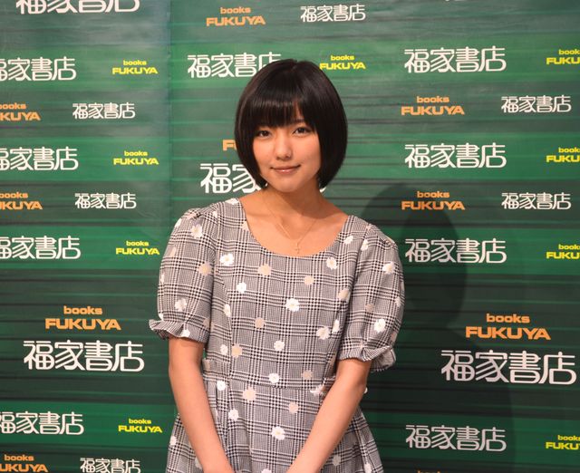 真野恵里菜　イベントチェキ □真野恵里菜 直筆 サイン/メッセージ チェキ 写真 UTB 仮面