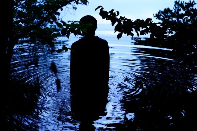 広瀬すず×松坂桃李『流浪の月』水にまつわる新場面写真：フォトギャラリー